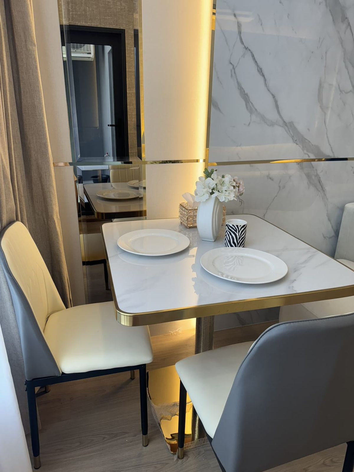 🔥ให้เช่าด่วนสุด🔥ไลฟ์ พระราม 4 - อโศก ใกล้รถไฟฟ้า ย่านใจกลางเมือง พร้อมเฟอร์นิเจอร์และเครื่องใช้ไฟฟ้าใหม่เอี่ยม และสิ่งอำนวยความสะดวกที่ทันสมัย