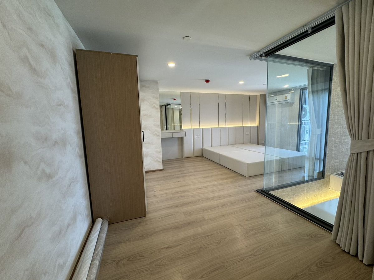 🔥ให้เช่าด่วนสุด🔥ไลฟ์ พระราม 4 - อโศก ใกล้รถไฟฟ้า ย่านใจกลางเมือง พร้อมเฟอร์นิเจอร์และเครื่องใช้ไฟฟ้าใหม่เอี่ยม และสิ่งอำนวยความสะดวกที่ทันสมัย