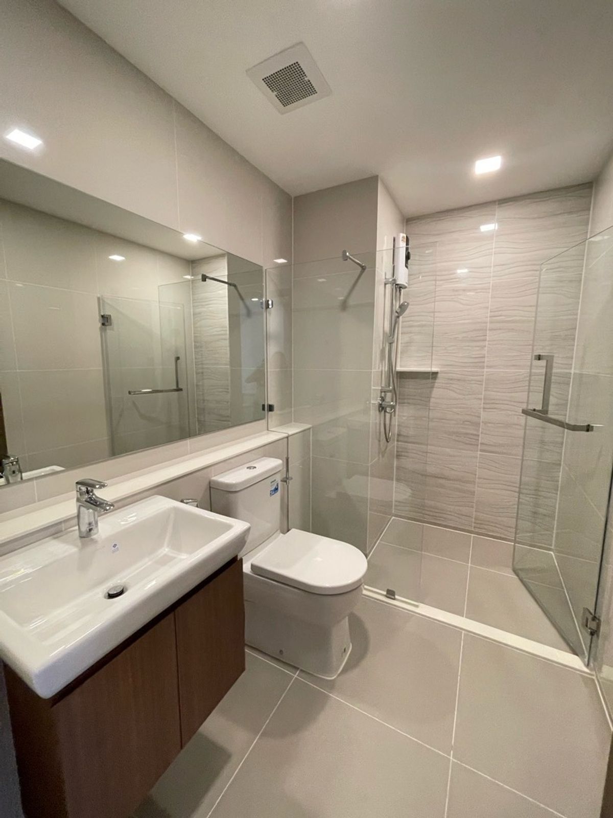 🔥ให้เช่าด่วน🔥ไลฟ์ พหล-ลาดพร้าว  เฟอร์และเครื่องใช้ไฟฟ้าครบ  ติดรถไฟฟ้าห้าแยกลาดพร้าว พร้อมเข้าอยู่