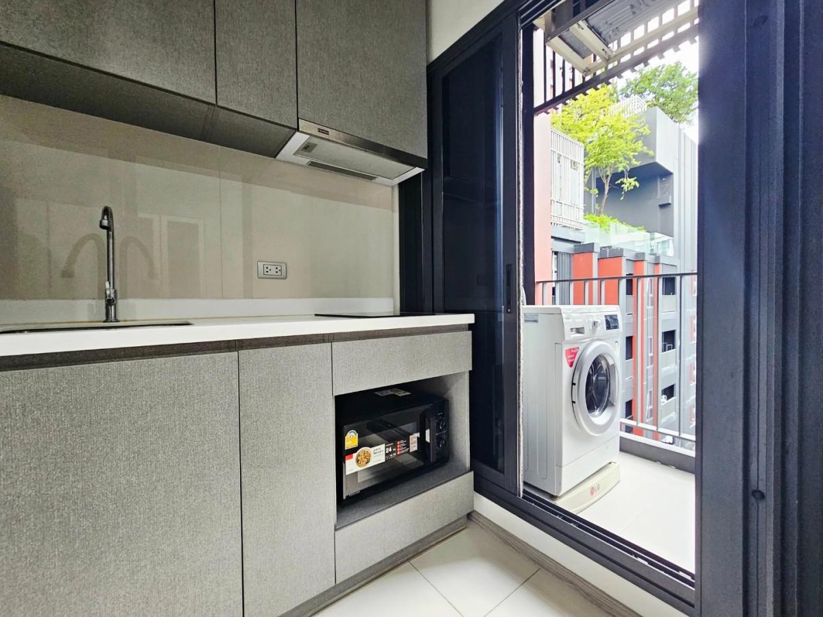 🔥ให้เช่าด่วน🔥ไลฟ์ อโศก ไฮป์ เฟอร์นิเจอร์ครบพร้อมเข้าอยู่ เพียง 300 เมตร จาก MRT พระราม 9