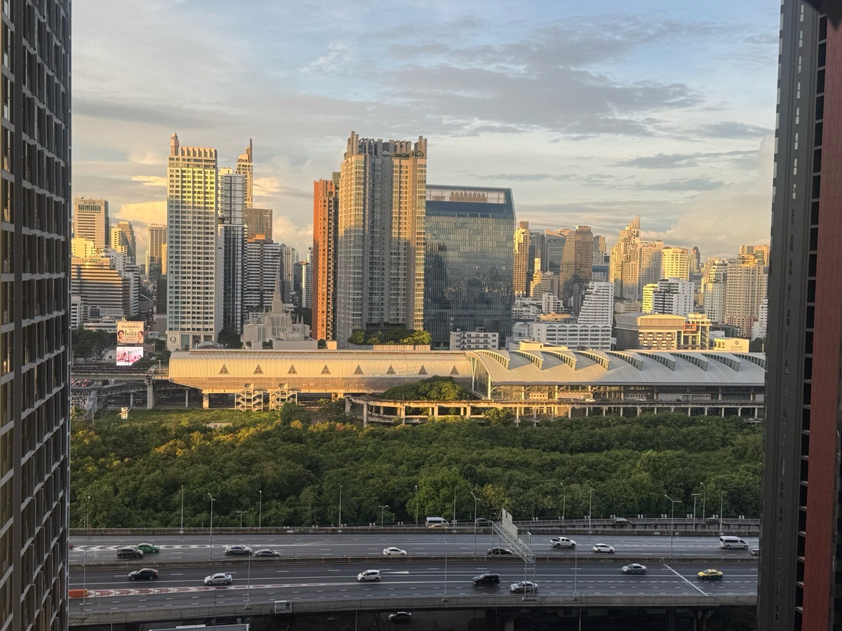 🔥ให้เช่าด่วน🔥ไลฟ์ อโศก - พระราม 9  วิวเมือง + Airport Rail Link  เฟอร์นิเจอร์ครบพร้อมเข้าอยู่ ติดรถไฟฟ้า เดินทางสะดวก
