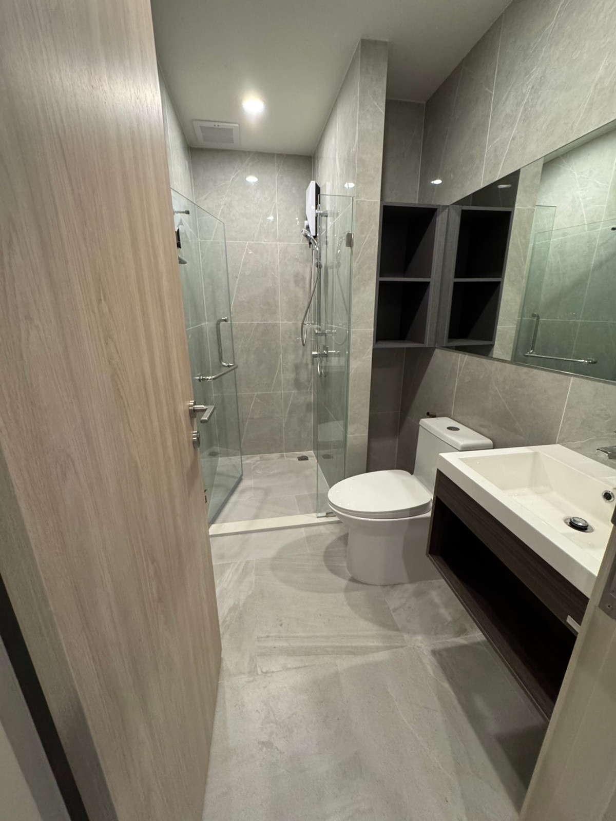 🔥ให้เช่าด่วน🔥โนเบิล นิว ดิสทริค อาร์ไนน์ 2ห้องนอน วิวสวย เฟอร์นิเจอร์ครบพร้อมเข้าอยู่ ใกล้MRT พระราม 9