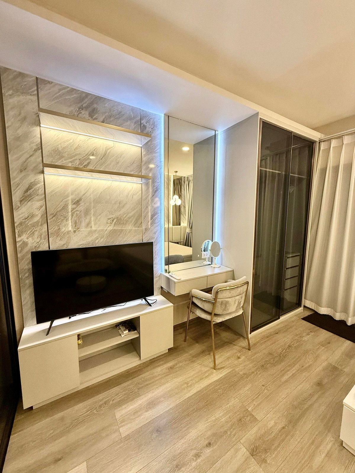 🔥ให้เช่าด่วน🔥โซโห​ แบงค็อก​ รัชดา ห้องสวย เฟอร์นิเจอร์ครบพร้อมเข้าอยู่ ใกล้รถไฟฟ้า MRT ห้วยขวาง