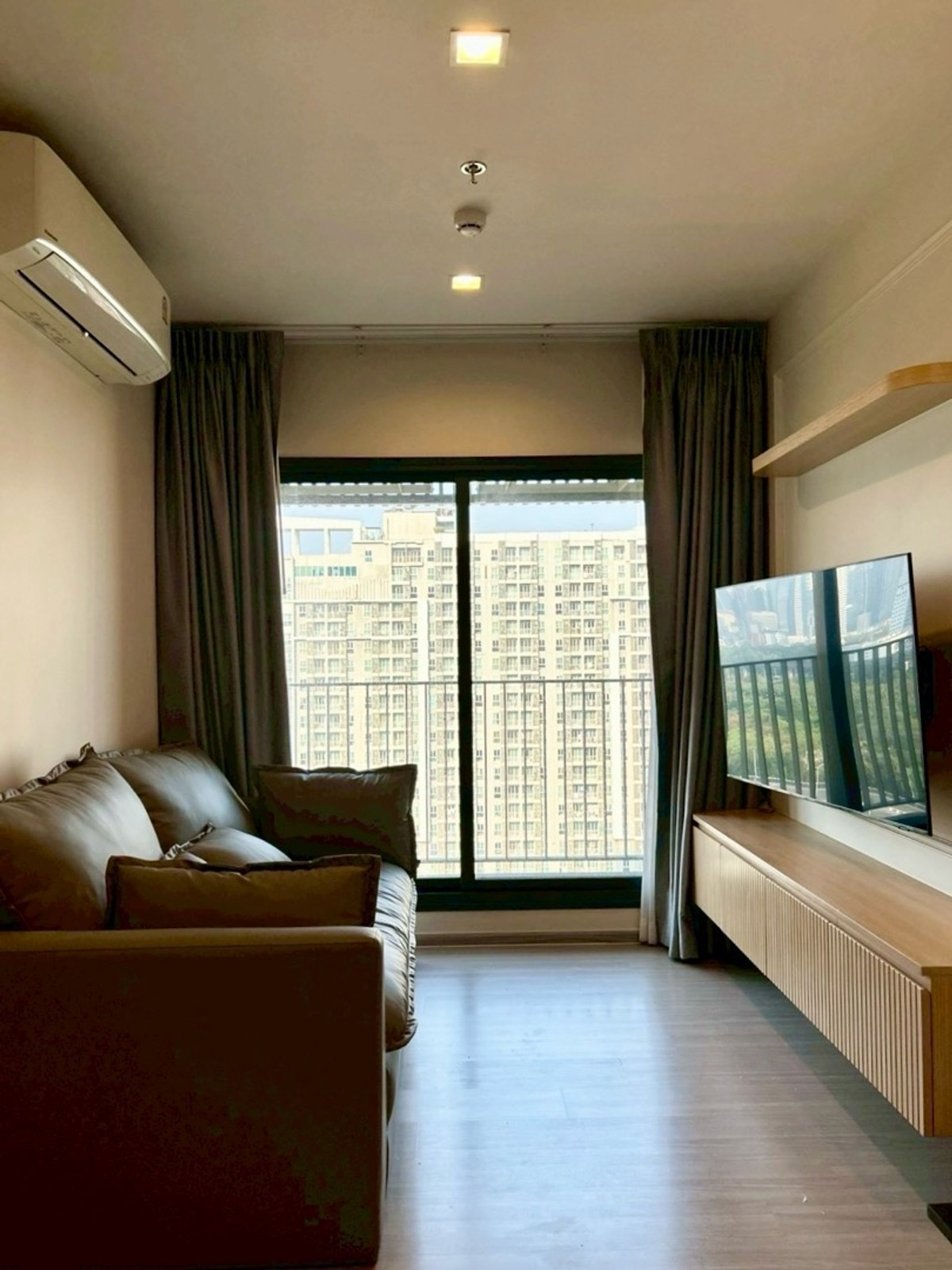 🔥ให้เช่าด่วน🔥ไลฟ์ อโศก ไฮป์ ห้องกว้าง เฟอร์นิเจอร์ครบพร้อมเข้าอยู่