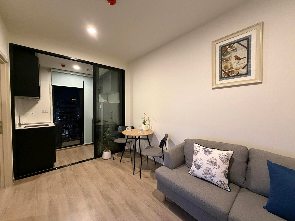 🔥ให้เช่าด่วน🔥โนเบิล นิว ดิสทริค อาร์ไนน์  เฟอร์นิเจอร์ครบพร้อมเข้าอยู่ MRT พระราม 9 และ Central พระราม 9