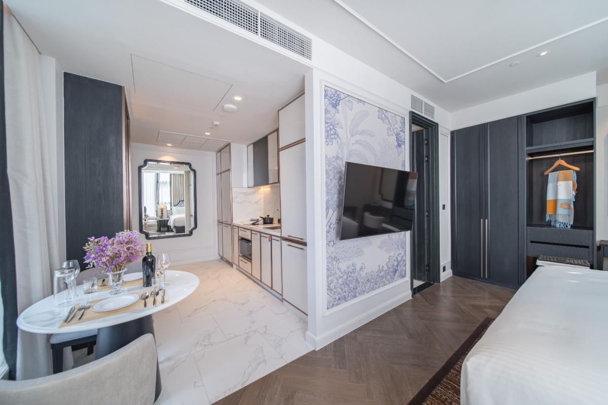 🔥ให้เช่าด่วน🔥LA CLEF Studio Deluxe 38 ตร.ม. ใกล้ BTS ทองหล่อ 150 เมตร ห้องสวยพร้อมเข้าอยู่ + ฟรี Wi-fi + ทำความสะอาด 3 ครั้ง/สัปดาห์ + เลี้ยงสัตว์ได้