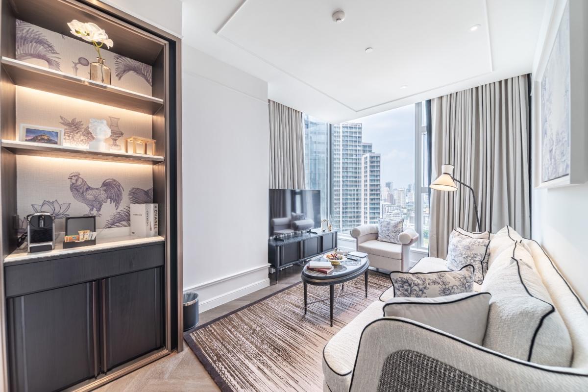 🔥ให้เช่าด่วน🔥LA CLEF Two - Bedroom Suite 65 ตร.ม. ใกล้ BTS ทองหล่อ 150 เมตร ห้องสวยพร้อมเข้าอยู่ + ฟรี Wi-fi + ทำความสะอาด 3 ครั้ง/สัปดาห์ + เลี้ยงสัตว์ได้