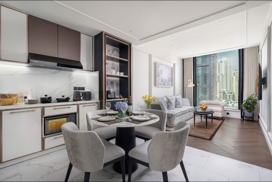 🔥ให้เช่าด่วน🔥LA CLEF Two - Bedroom Deluxe 75 ตร.ม. ใกล้ BTS ทองหล่อ 150 เมตร ห้องสวยพร้อมเข้าอยู่ + ฟรี Wi-fi + ทำความสะอาด 3 ครั้ง/สัปดาห์ + เลี้ยงสัตว์ได้