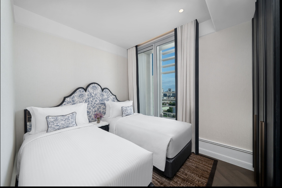 🔥ให้เช่าด่วน🔥LA CLEF Two - Bedroom Executive 88 ตร.ม. ใกล้ BTS ทองหล่อ 150 เมตร ห้องสวยพร้อมเข้าอยู่ + ฟรี Wi-fi + ทำความสะอาด 3 ครั้ง/สัปดาห์ + เลี้ยงสัตว์ได้