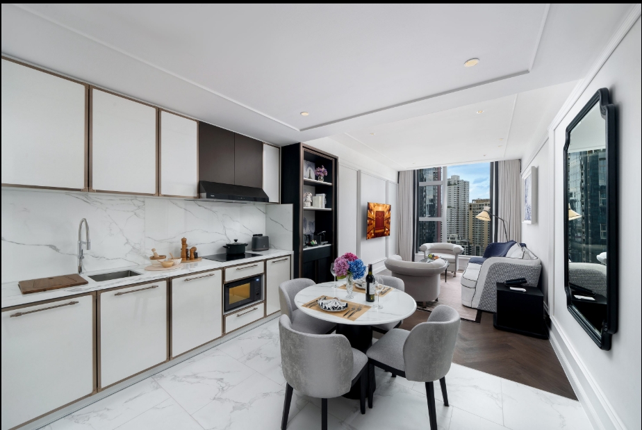 🔥ให้เช่าด่วน🔥LA CLEF Two - Bedroom Executive 88 ตร.ม. ใกล้ BTS ทองหล่อ 150 เมตร ห้องสวยพร้อมเข้าอยู่ + ฟรี Wi-fi + ทำความสะอาด 3 ครั้ง/สัปดาห์ + เลี้ยงสัตว์ได้