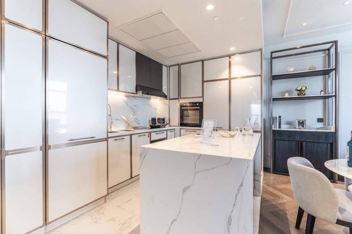 🔥ให้เช่าด่วน🔥LA CLEF Two - Bedroom Premier 95 ตร.ม. ใกล้ BTS ทองหล่อ 150 เมตร ห้องสวยพร้อมเข้าอยู่ + ฟรี Wi-fi + ทำความสะอาด 3 ครั้ง/สัปดาห์ + เลี้ยงสัตว์ได้