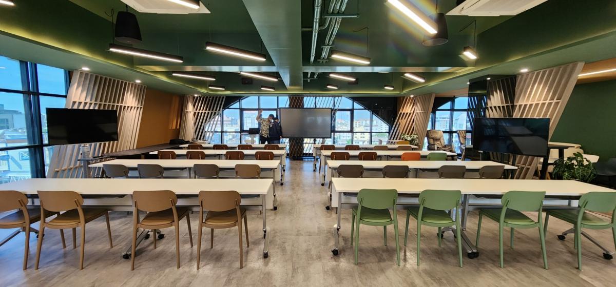 🔥ให้เช่าพื้นที่รายวัน🔥Living Co Space ขนาดพื้นที่ 250 ตารางเมตร ใกล้ MRT สุทธิสาร (ประตู 4) ใช้ขั้นต่ำ 10 ท่านขึ้นไป