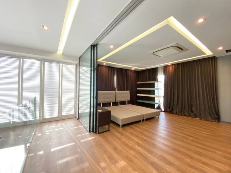 🔥เช่าด่วน+🔥 อิสสระ เรสซิเดนซ์ พระราม 9 ใกล้สถานีรถไฟฟ้าสายสีส้ม สถานีประดิษฐ์มนูธรรม เฟอร์นิเจอร์ครบพร้อมเข้าอยู่