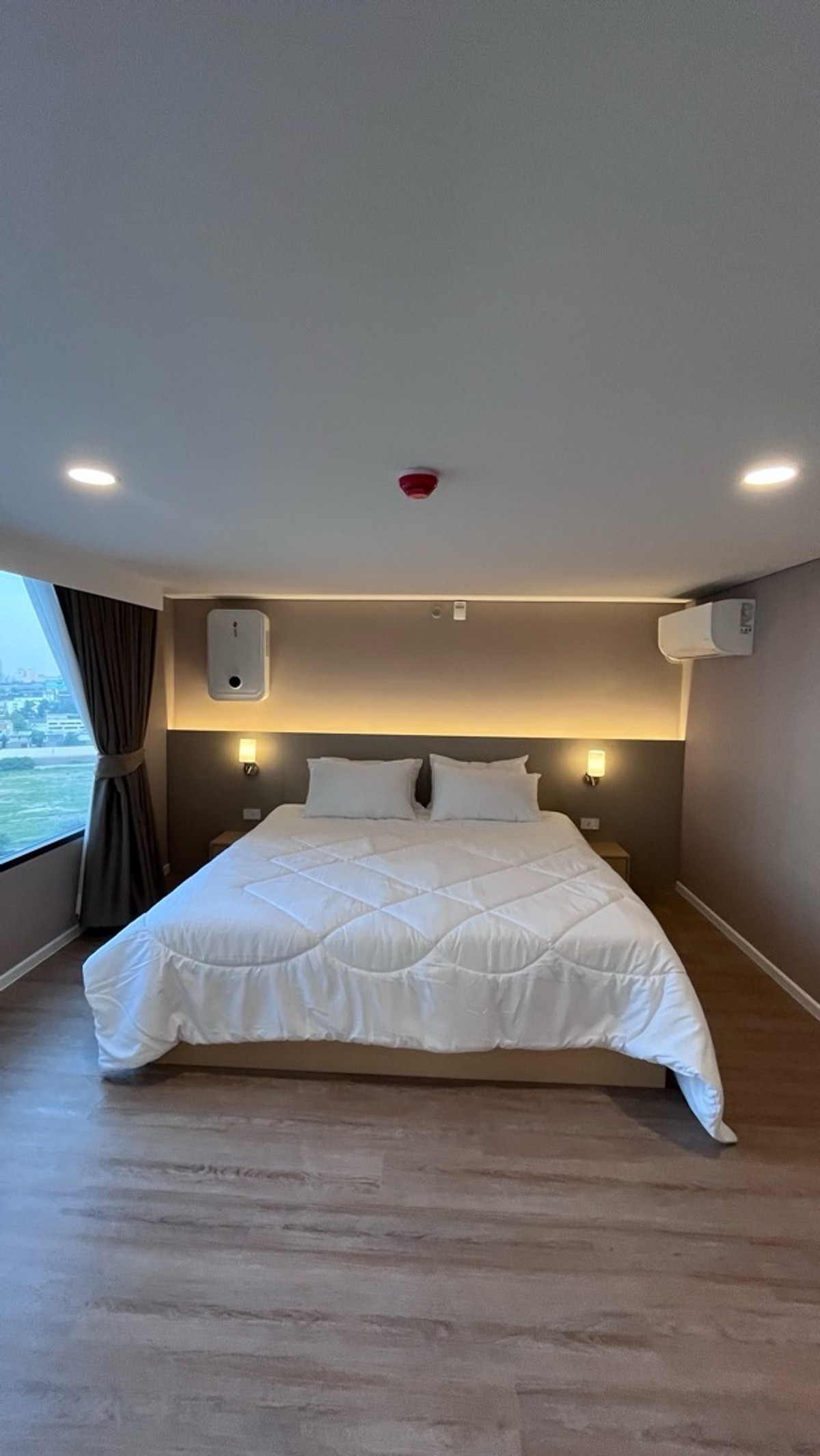 🔥ให้เช่าด่วน🔥ไซมิส พระราม 9 (แลนด์มาร์ค @MRTA Station) ห้องเพดานสูง เฟอร์นิเจอร์ครบพร้อมเข้าอยู่ ใกล้ MRT พระราม 9