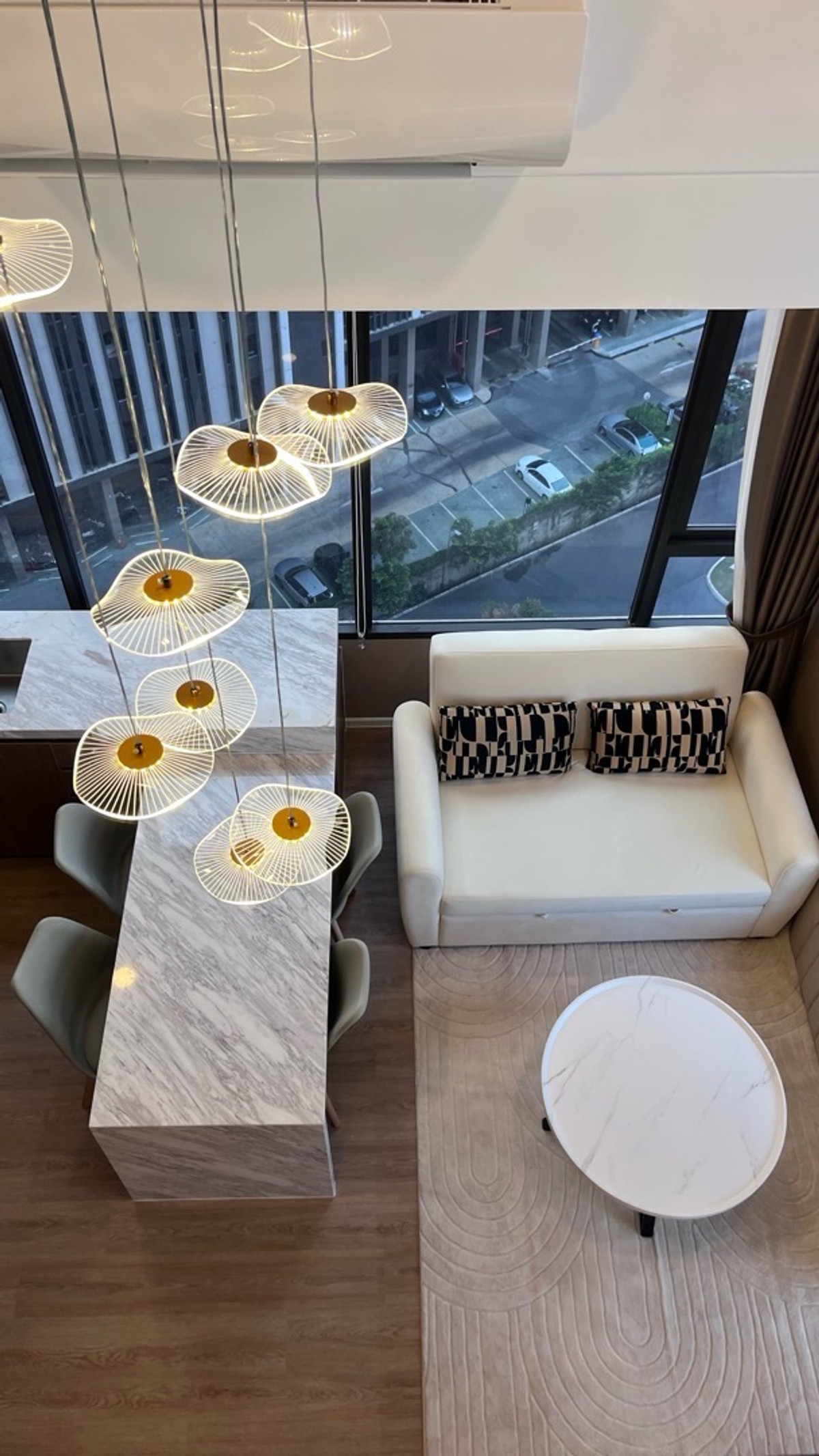 🔥ให้เช่าด่วน🔥ไซมิส พระราม 9 (แลนด์มาร์ค @MRTA Station) ห้องเพดานสูง เฟอร์นิเจอร์ครบพร้อมเข้าอยู่ ใกล้ MRT พระราม 9