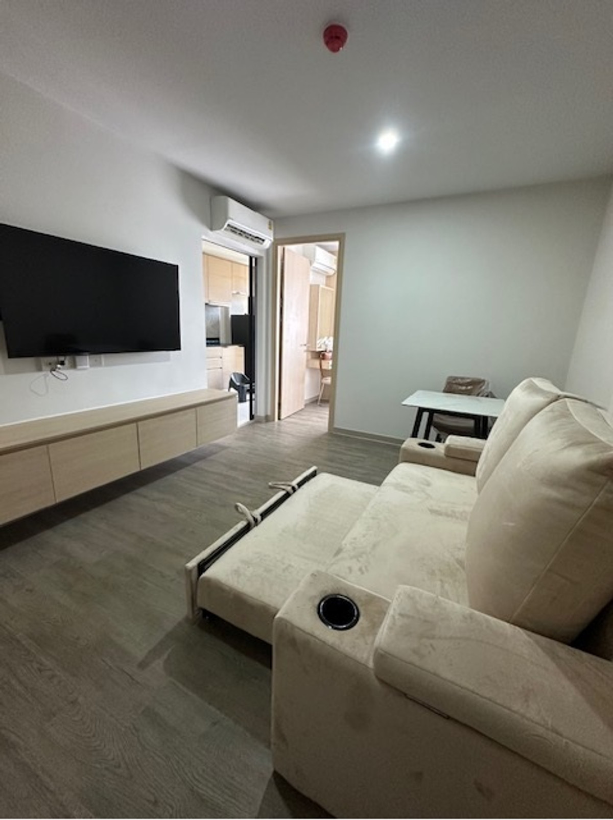 🔥ให้เช่าด่วน🔥The Shade Sathorn ห้องใหม่พร้อมอยู่  เฟอร์ฯครบ  หิ้วกระเป๋าเข้าอยู่ได้เลย วิวหมู่บ้าน สงบ