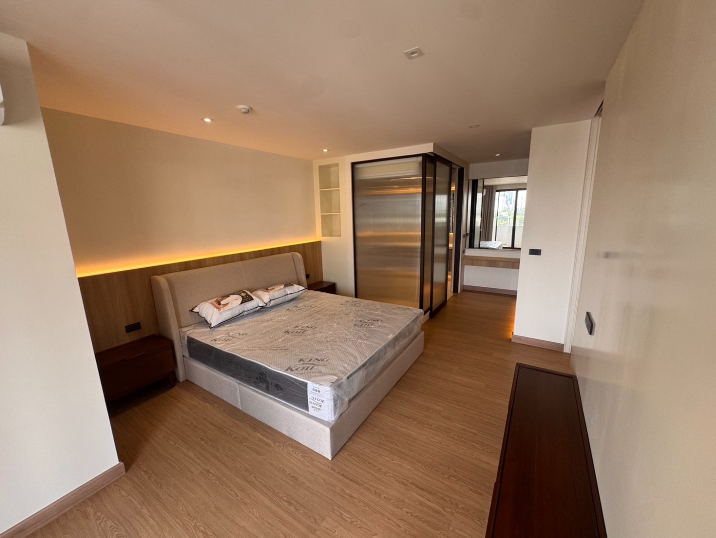 🔥ให้เช่าด่วน🔥 คอนโด Lake Avenue ทำเล Prime กลางสุขุมวิท ใกล้ BTS อโศก และ MRT สุขุมวิท เดินทางสะดวก